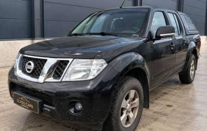Nissan Navara 2.5 dCi 4x4 / UTILITAIRE / ATTACHE REMORQUE / HARD-TOP / CARNET