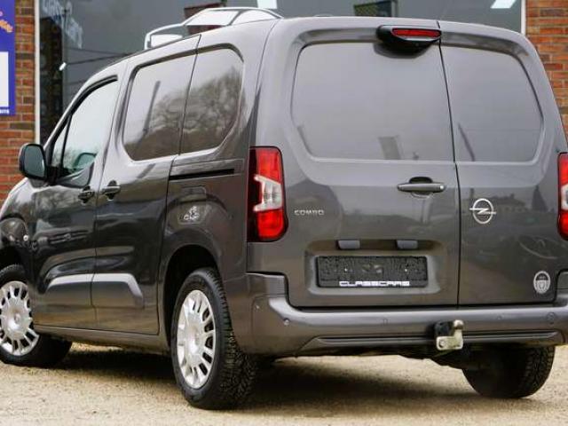Opel Combo 130 Ch-AUTOMATIQUE-6 PORTES-ANDROID-AIRCO-CAMERA