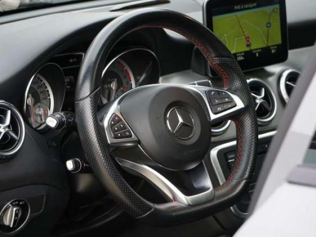 Mercedes-Benz GLA 180 ESSENCE PACK AMG 6B BOITE-AUTO 1er MAIN TOIT-PANO