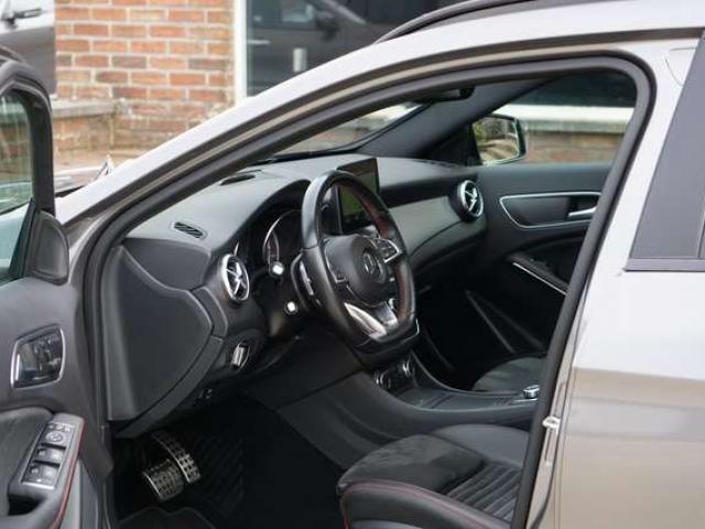 Mercedes-Benz GLA 180 ESSENCE PACK AMG 6B BOITE-AUTO 1er MAIN TOIT-PANO