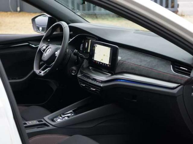 Skoda Octavia SW RS 2.0 TFSI 245CV COCKPIT DSG PANO CAM CARNET