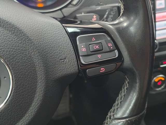 Volkswagen Golf R 2.0 TSI 4motion DSG6 / BI-XENON / PDC / CLIMTRONIC / UNIQUE !