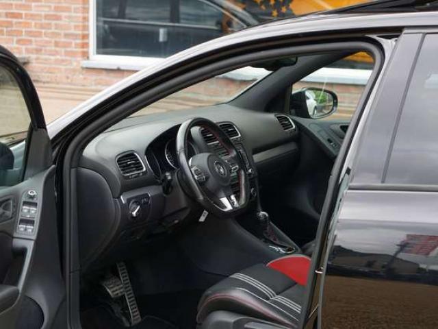 Volkswagen Golf GTI 2.0 TSI ADIDAS EDITION / DSG6 / BI-XENON / PDC / TOIT OUVRANT / CARNET COMPLET