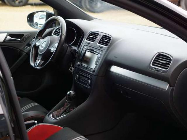 Volkswagen Golf GTI 2.0 TSI ADIDAS EDITION / DSG6 / BI-XENON / PDC / TOIT OUVRANT / CARNET COMPLET