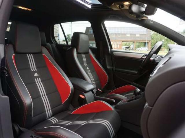 Volkswagen Golf GTI 2.0 TSI ADIDAS EDITION / DSG6 / BI-XENON / PDC / TOIT OUVRANT / CARNET COMPLET