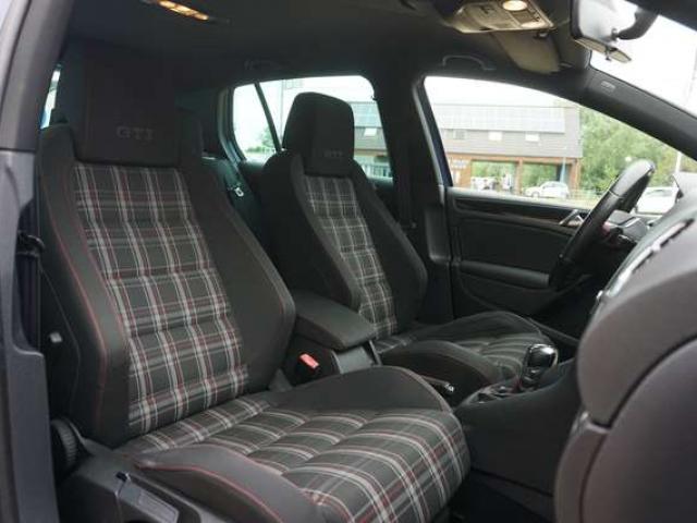 Volkswagen Golf GTI 2.0 TSI DSG6 BI-XENON PDC CLIMTRONIC CARNET COMPLET