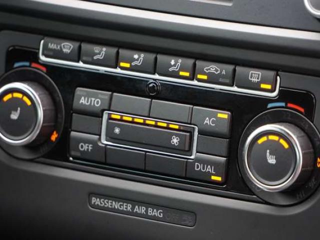 Volkswagen Golf GTI 2.0 TSI DSG6 BI-XENON PDC CLIMTRONIC CARNET COMPLET