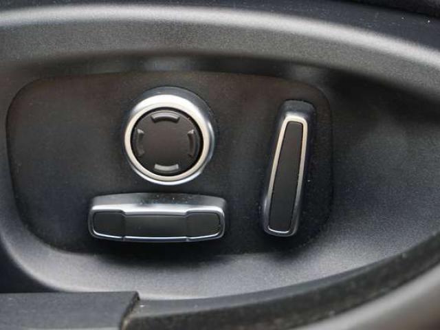 Jaguar XE 2.0 T P250 R-Dynamic SE / BVA8 / Cockpit / Caméra 360 / HUD / CarPlay / ACC / Cuir / Keyless