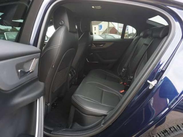 Jaguar XE 2.0 T P250 R-Dynamic SE / BVA8 / Cockpit / Caméra 360 / HUD / CarPlay / ACC / Cuir / Keyless
