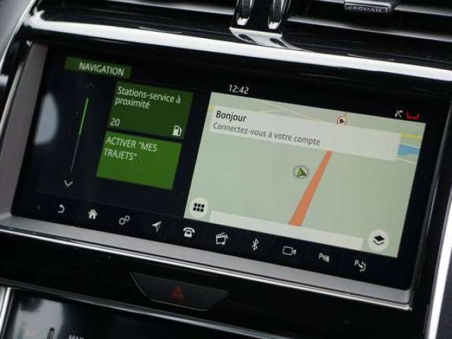 Jaguar XE 2.0 T P250 R-Dynamic SE / BVA8 / Cockpit / Caméra 360 / HUD / CarPlay / ACC / Cuir / Keyless