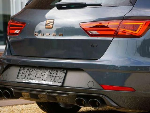 SEAT Leon 2.0 TSI Cupra R / 4Drive / CARBON / DSG / COCKPIT / DISTRONIC / PANO / NAVI / CAMERA / CARNET COMPLET SEAT