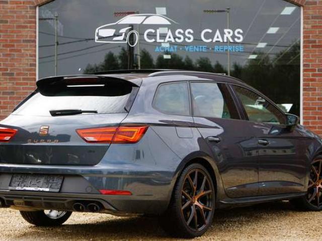 SEAT Leon 2.0 TSI Cupra R / 4Drive / CARBON / DSG / COCKPIT / DISTRONIC / PANO / NAVI / CAMERA / CARNET COMPLET SEAT