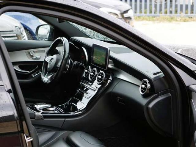 Mercedes-Benz C 63 AMG V8 4.0 476ch / AUTO 7 RAPPORTS / NAVI / TOIT PANO / MULTIBEAM LED / DISTRONIC / CARNET ENTRETIEN MERCEDES COMPLET