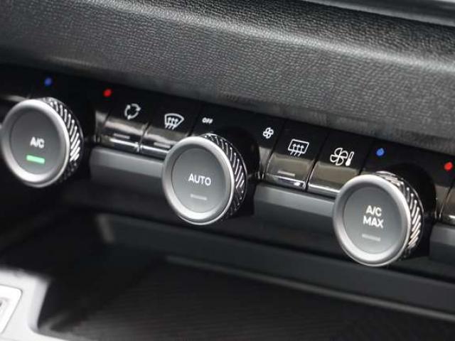 Citroen E-C4 Electric 50 kWh PACK SHINE Navigation Camera Carplay Carnet 8200km !