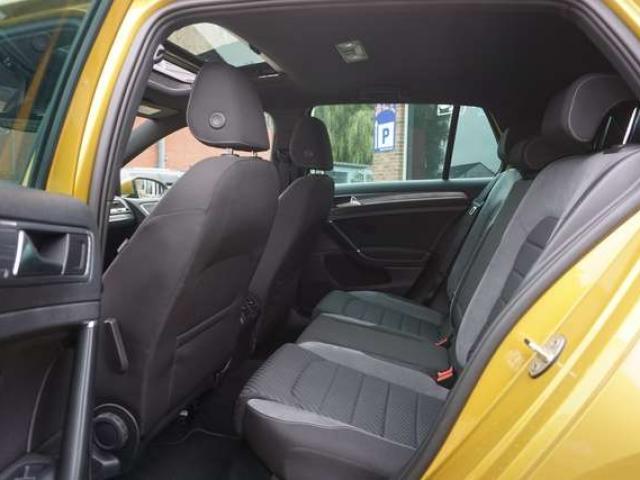 Volkswagen Golf 2.0 TDi Highline R-LINE DSG PANO CAM DISTRONIC 6dt