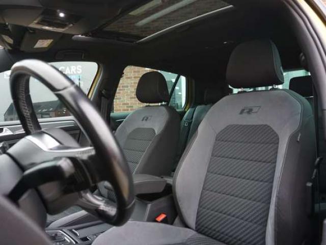 Volkswagen Golf 2.0 TDi Highline R-LINE DSG PANO CAM DISTRONIC 6dt