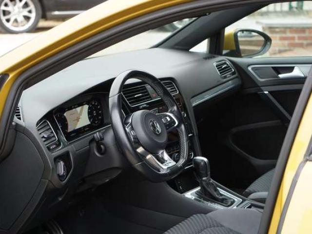 Volkswagen Golf 2.0 TDi Highline R-LINE DSG PANO CAM DISTRONIC 6dt