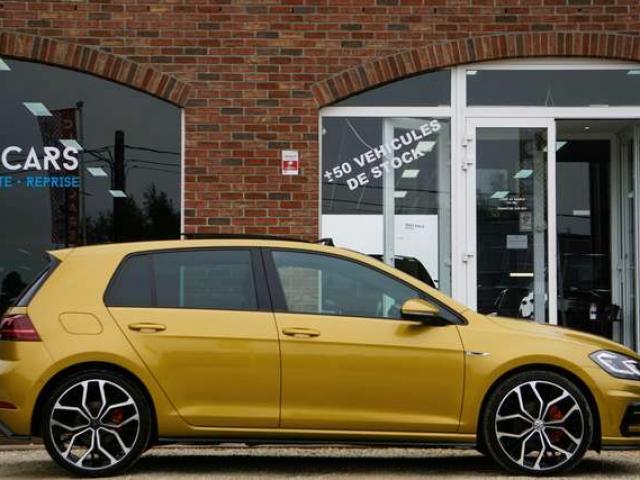 Volkswagen Golf 2.0 TDi Highline R-LINE DSG PANO CAM DISTRONIC 6dt