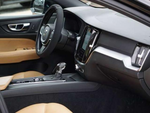 Volvo V60 2.0 D3 HISTORIQUE ENTRETIEN VOLVO GARANTIE COCKPIT NAVI-CAMERA CAR PLAY