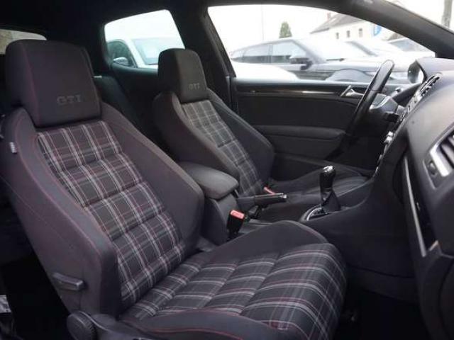 Volkswagen Golf GTI 2.0 TSI AKRAPOVIC CARNET DISTRIBUTION FAITE