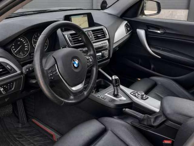 BMW 118 dA BOÎTE AUTO / GPS / SIÈGES CHAUFFANTS / SIÈGES SPORT / PDC / CLIM AUTO / RÉGULATEUR / BLUETOOTH / VITRES TEINTÉES
