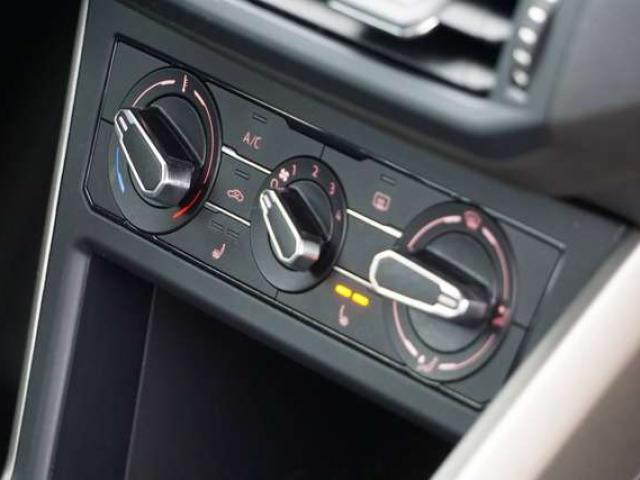 Volkswagen Polo 1.0i Navigation / Park-PDC / Front-Assist / Régulateur / Bluetooth / LED / Jantes / Euro6 / Carnet
