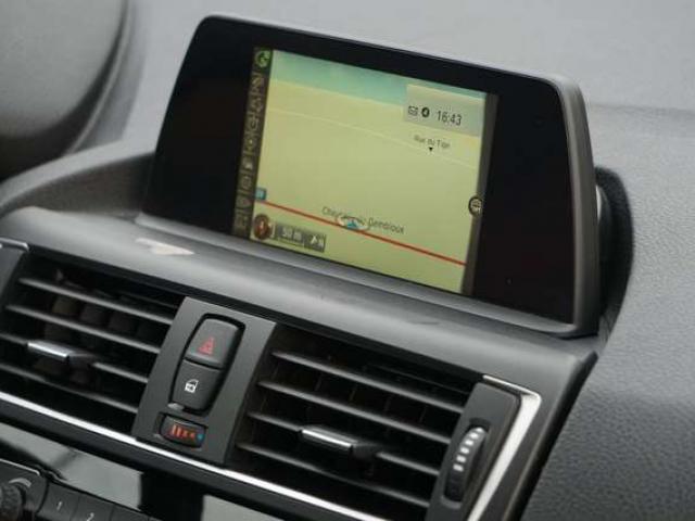 BMW 118 dA BOÎTE AUTO / GPS / SIÈGES CHAUFFANTS / SIÈGES SPORT / PDC / CLIM AUTO / RÉGULATEUR / BLUETOOTH / VITRES TEINTÉES