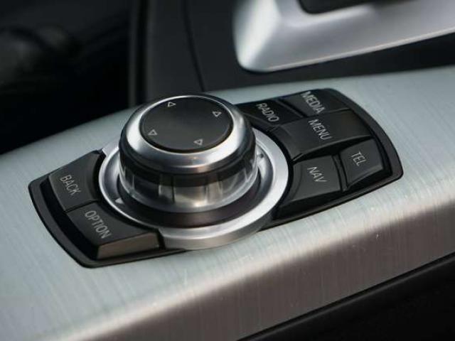 BMW 118 dA BOÎTE AUTO / GPS / SIÈGES CHAUFFANTS / SIÈGES SPORT / PDC / CLIM AUTO / RÉGULATEUR / BLUETOOTH / VITRES TEINTÉES