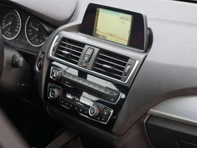 BMW 118 dA BOÎTE AUTO / GPS / SIÈGES CHAUFFANTS / SIÈGES SPORT / PDC / CLIM AUTO / RÉGULATEUR / BLUETOOTH / VITRES TEINTÉES