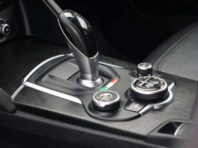 Alfa Romeo Stelvio 2.2 JTD Q4 Super / AUTOMATIQUE / LED / BI-XENON / PDC / CAMERA / CLIM / CRUISE