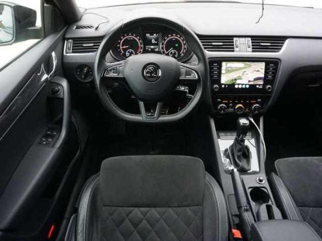 Skoda Octavia SW RS 2.0 CR TDi DSG7 / BI-XENON / CLIMTRONIC / CAMERA / CARPLAY / CARNET / EURO 6B