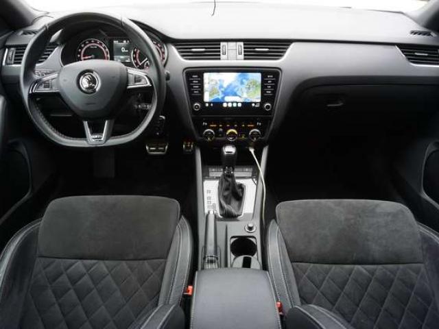 Skoda Octavia SW RS 2.0 CR TDi DSG7 / BI-XENON / CLIMTRONIC / CAMERA / CARPLAY / CARNET / EURO 6B