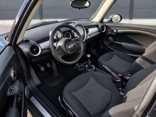 MINI One 1.6i Sièges chauffants / Climatisation / Bluetooth / Radar de recul PDC / Jantes alliage / Volant cuir / Carnet