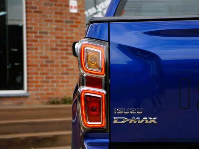 Isuzu D-Max 1.9 Turbo D 4WD LSX / AUTOMATIQUE / CARPLAY / DISTRONIC / ANGLES MORTS / FRONT ASSIST / CAMERA 1e MAIN