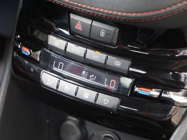 Peugeot 208 1.6i GTi 200 CV / NAVI / BLUETOOTH / SIÈGES CHAUFFANTS / CARNET COMPLET