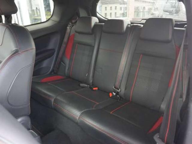 Peugeot 208 1.6i GTi 200 CV / NAVI / BLUETOOTH / SIÈGES CHAUFFANTS / CARNET COMPLET