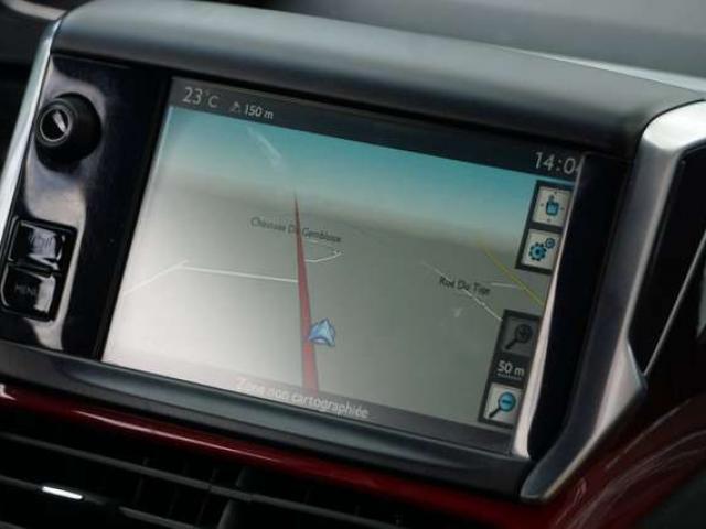 Peugeot 208 1.6i GTi 200 CV / NAVI / BLUETOOTH / SIÈGES CHAUFFANTS / CARNET COMPLET