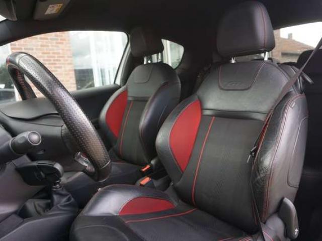 Peugeot 208 1.6i GTi 200 CV / NAVI / BLUETOOTH / SIÈGES CHAUFFANTS / CARNET COMPLET