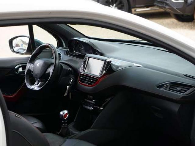 Peugeot 208 1.6i GTi 200 CV / NAVI / BLUETOOTH / SIÈGES CHAUFFANTS / CARNET COMPLET
