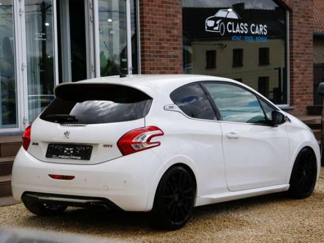 Peugeot 208 1.6i GTi 200 CV / NAVI / BLUETOOTH / SIÈGES CHAUFFANTS / CARNET COMPLET